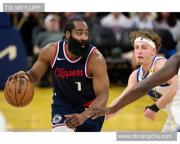 勇士与快船激战四月一日NBA经典对决回顾与精彩瞬间分析